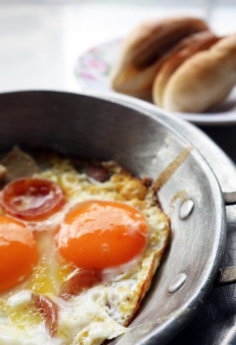 a fried egg, breakfast, food, egg, cooking, toast, plate, morning, a fried egg with bread, egg pan, fried eggs, fried, eggs, dishes, eat, cook, sausage, fried eggs with bread, pan eggs