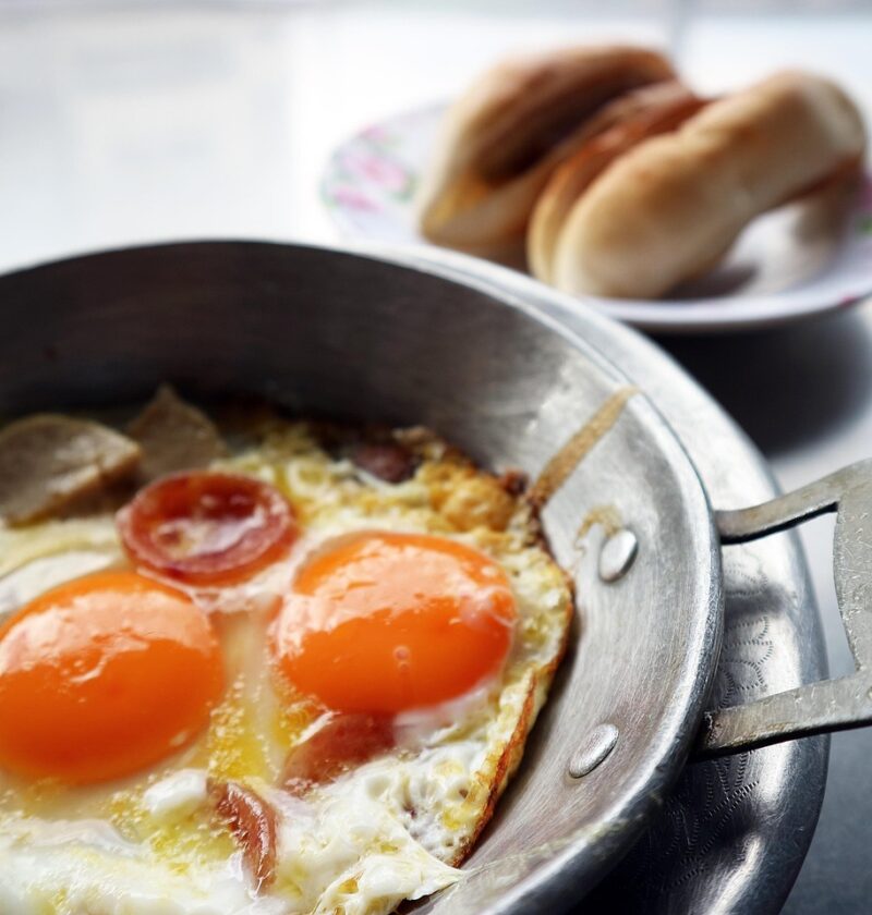 a fried egg, breakfast, food, egg, cooking, toast, plate, morning, a fried egg with bread, egg pan, fried eggs, fried, eggs, dishes, eat, cook, sausage, fried eggs with bread, pan eggs